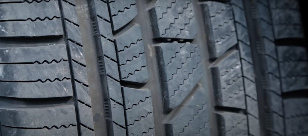 Cooper Discoverer SRX tread