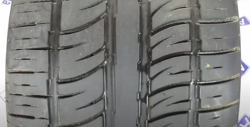 Pirelli Asimmetrico Tread